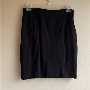 Black shaping pencil skirt